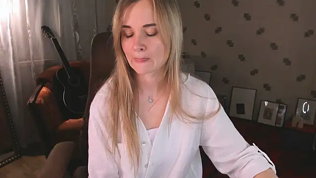 MiaSparkes online show from June 13, 2026, 11:52 am