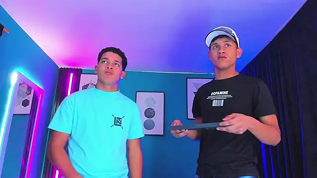  HotWildwolves online show from April 10, 2026, 8:16 pm