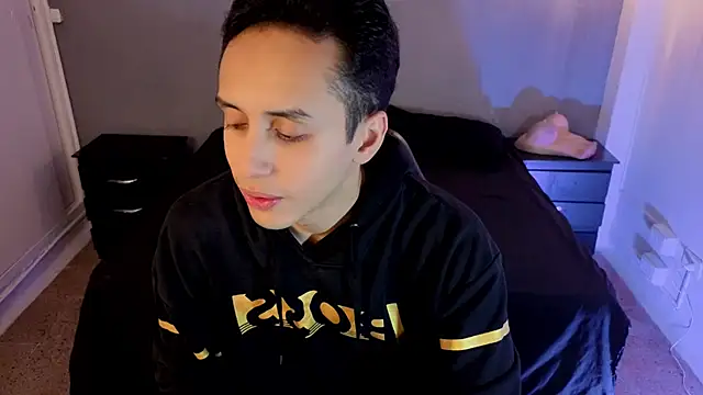 Snapshot of Zack_isback chatting on May 2, 2026, 7:30 pm Zack isback online show from May 2, 2026, 7:30 pm