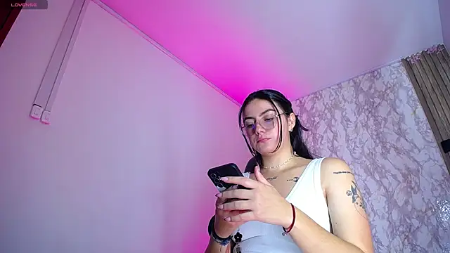 Miss Merlin  online show from April 19, 2026, 4:24 am