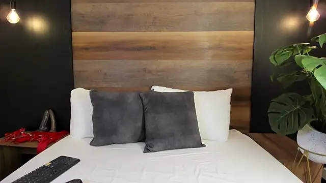 jade spinters online show from June 12, 2026, 7:44 pm
