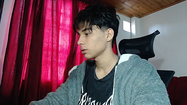 Snapshot of Marck-Pro chatting on May 11, 2026, 6:05 pm Marck-Pro online show from May 11, 2026, 6:05 pm