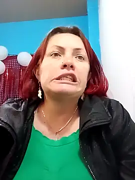 carolinhe26 online show from April 20, 2026, 1:03 pm