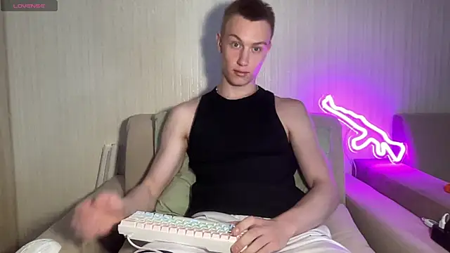 Snapshot of Travis_Gracile chatting on June 5, 2026, 8:20 am Travis Gracile online show from June 5, 2026, 8:20 am