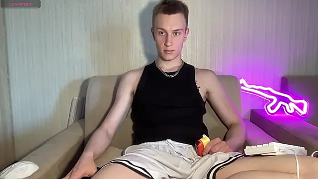 Snapshot of Travis_Gracile chatting on June 12, 2026, 9:07 am Travis Gracile online show from June 12, 2026, 9:07 am