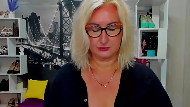 DianaFrances online show from May 22, 2026, 10:02 am
