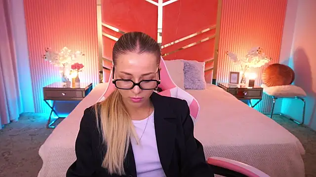 DoveLovee online show from June 5, 2026, 6:07 am