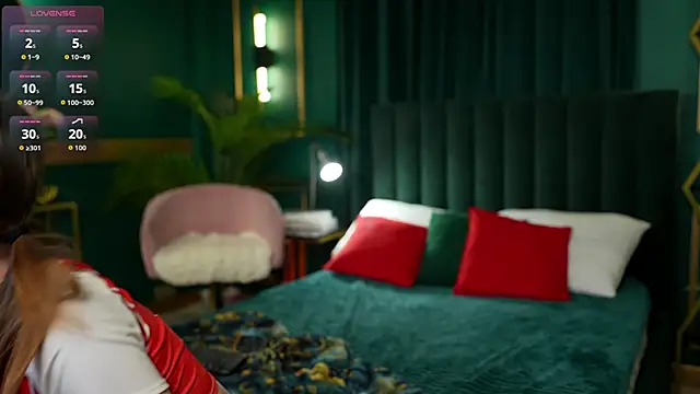 Molly  Quinn online show from April 10, 2026, 5:42 pm