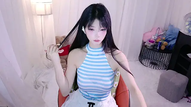 Snapshot of Zoe-001 chatting on May 19, 2026, 2:02 pm Zoe-001 online show from May 19, 2026, 2:02 pm