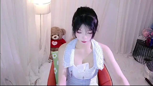 Zoe-001 online show from June 13, 2026, 2:48 pm