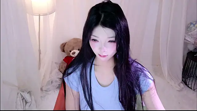 Zoe-001 online show from June 15, 2026, 2:17 pm