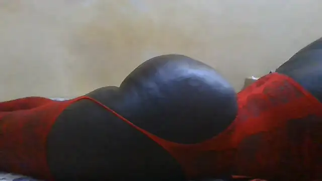 Snapshot of sweetbubbley chatting on June 13, 2026, 4:05 pm sweetbubbley online show from June 13, 2026, 4:05 pm