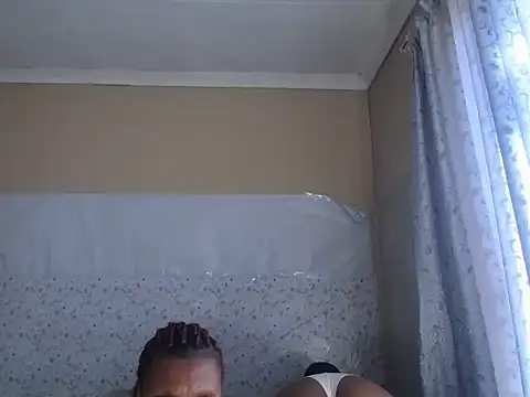 TyraTrixie online show from May 26, 2026, 11:08 am
