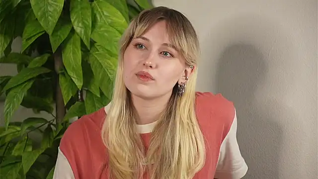 Snapshot of IdaEstel chatting on April 11, 2026, 8:29 am IdaEstel online show from April 11, 2026, 8:29 am