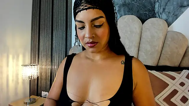 Snapshot of LongHair_Queen chatting on May 7, 2026, 12:08 pm LongHair Queen online show from May 7, 2026, 12:08 pm
