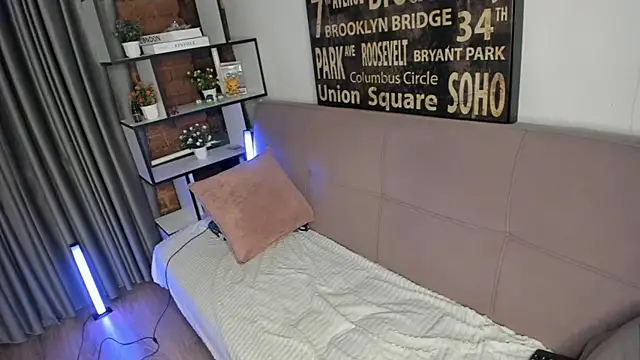 Snapshot of TwinkWhite chatting on May 12, 2026, 8:59 pm TwinkWhite online show from May 12, 2026, 8:59 pm