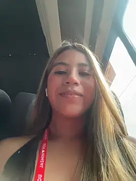 Snapshot of Kimmiebellarie chatting on April 28, 2026, 2:21 pm Kimmiebellarie online show from April 28, 2026, 2:21 pm
