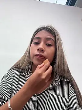 Snapshot of Kimmiebellarie chatting on April 24, 2026, 1:02 pm Kimmiebellarie online show from April 24, 2026, 1:02 pm