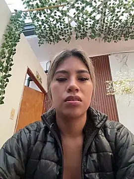 Snapshot of Kimmiebellarie chatting on May 25, 2026, 12:15 pm Kimmiebellarie online show from May 25, 2026, 12:15 pm