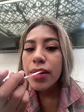 Snapshot of Kimmiebellarie chatting on May 15, 2026, 12:36 pm Kimmiebellarie online show from May 15, 2026, 12:36 pm