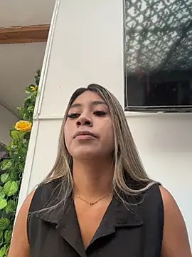 Snapshot of Kimmiebellarie chatting on June 25, 2026, 12:32 pm Kimmiebellarie online show from June 25, 2026, 12:32 pm