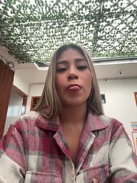 Snapshot of Kimmiebellarie chatting on May 18, 2026, 1:05 pm Kimmiebellarie online show from May 18, 2026, 1:05 pm