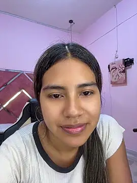Snapshot of Kimmiebellarie chatting on April 17, 2026, 12:19 pm Kimmiebellarie online show from April 17, 2026, 12:19 pm