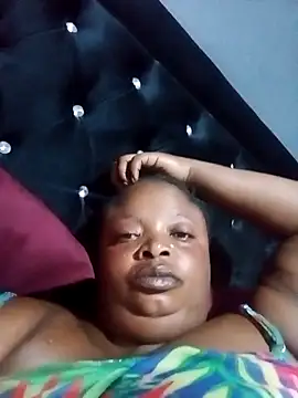 SweetBelly1 online show from April 17, 2026, 7:49 pm