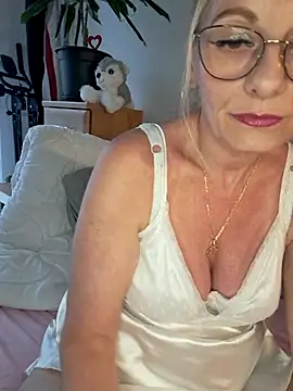 Blond lady czech online show from July 1, 2026, 5:46 pm