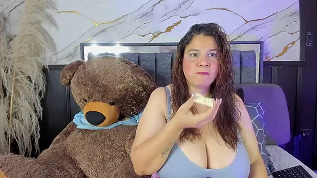 Snapshot of Lady_LUCY69 chatting on May 7, 2026, 12:52 pm Lady LUCY69 online show from May 7, 2026, 12:52 pm