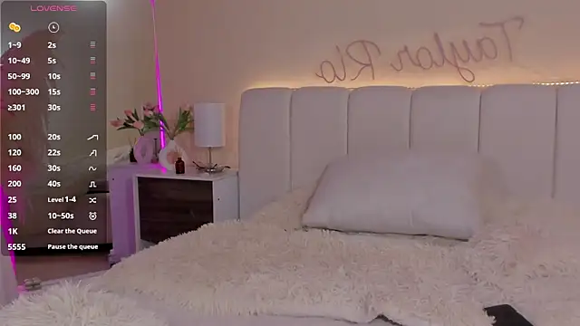 teylor rio online show from April 15, 2026, 3:23 am