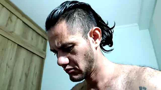 Snapshot of andrew_1520 chatting on November 6, 2025, 1:42 am andrew 1520 online show from November 6, 2025, 1:42 am