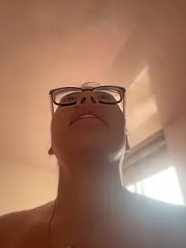 Iam-sophia27 online show from June 10, 2026, 5:14 pm