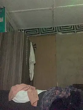 Snapshot of bobkingbige chatting on April 15, 2026, 12:27 am bobkingbige online show from April 15, 2026, 12:27 am