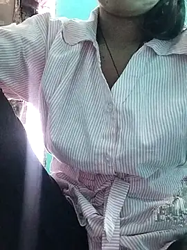 Snapshot of Liviya__225__ chatting on April 13, 2026, 11:47 am Liviya 225 online show from April 13, 2026, 11:47 am