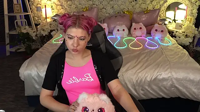PinkyTrix online show from May 7, 2026, 7:06 pm