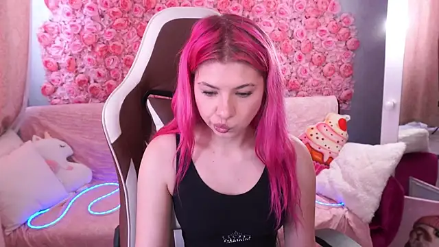 PinkyTrix online show from May 19, 2026, 12:34 pm