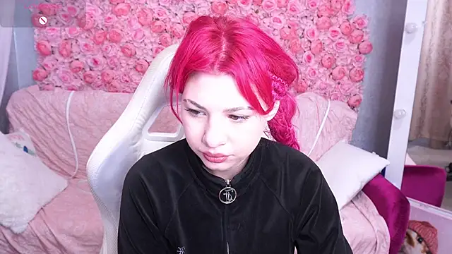 PinkyTrix online show from April 21, 2026, 5:36 am