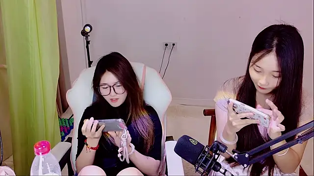 Xiongchumo1120 online show from May 30, 2026, 3:13 am