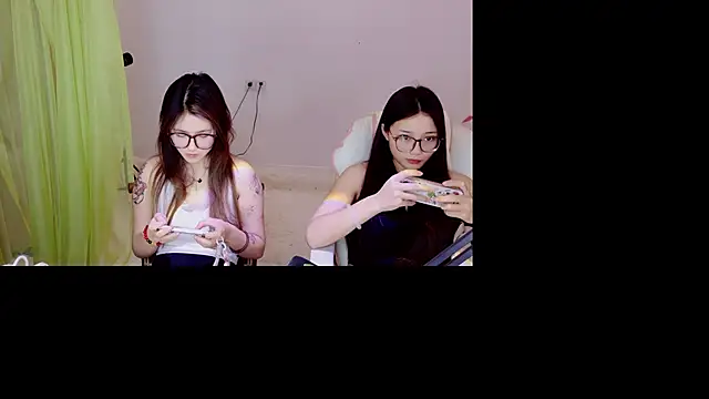 Xiongchumo1120 online show from May 28, 2026, 3:25 am