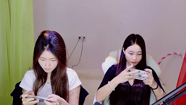 Xiongchumo1120 online show from May 7, 2026, 2:27 am