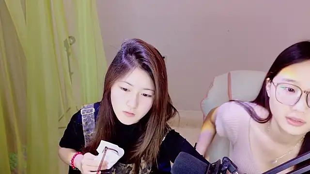 Xiongchumo1120 online show from May 14, 2026, 3:14 am