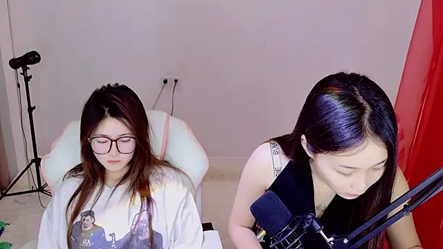 Xiongchumo1120 online show from May 16, 2026, 3:16 am