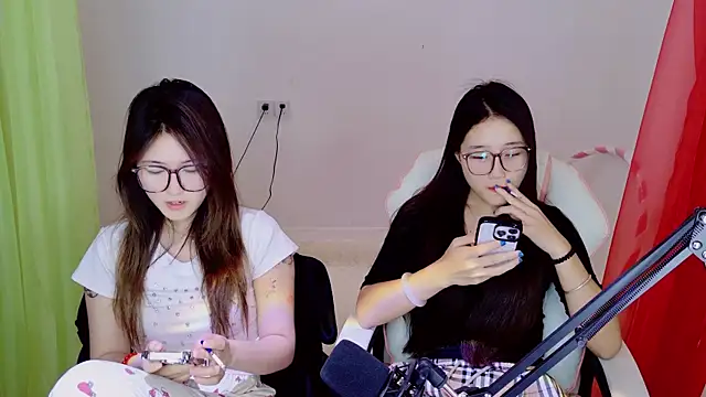 Xiongchumo1120 online show from May 15, 2026, 3:04 am