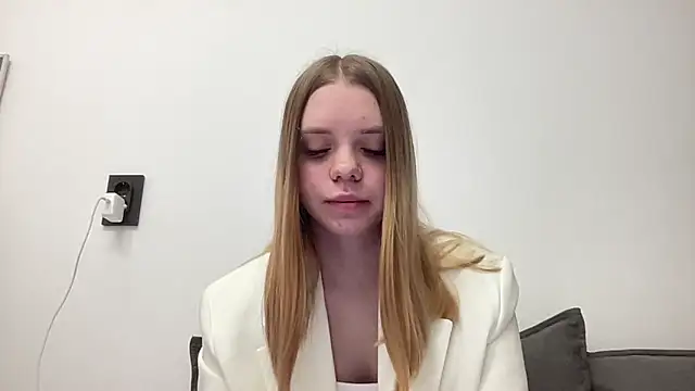 Snapshot of Moris_01_ chatting on April 15, 2026, 4:18 am Moris 01 online show from April 15, 2026, 4:18 am