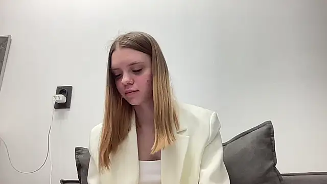 Snapshot of Moris_01_ chatting on April 12, 2026, 4:21 pm Moris 01 online show from April 12, 2026, 4:21 pm