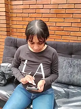 MELIZ QUEEN online show from June 19, 2026, 1:28 pm