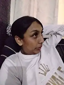 MELIZ QUEEN online show from June 17, 2026, 12:32 am