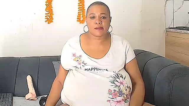 BUSTYQUEEN56  online show from April 24, 2026, 6:59 am