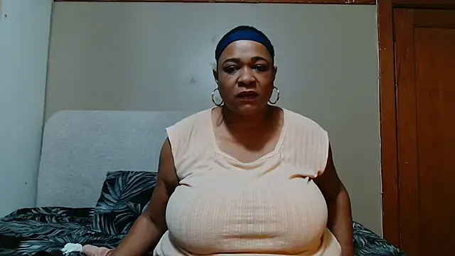 Snapshot of BUSTYQUEEN56_ chatting on June 20, 2026, 7:08 pm BUSTYQUEEN56 online show from June 20, 2026, 7:08 pm